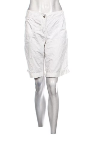 Pantaloni scurți de femei Tom Tailor, Mărime XL, Culoare Alb, Preț 73,49 Lei, #137364384
