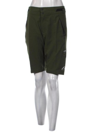 Дамски къс панталон Protective, Размер L, Цвят Зелен, Цена 39,88 €, #137381804