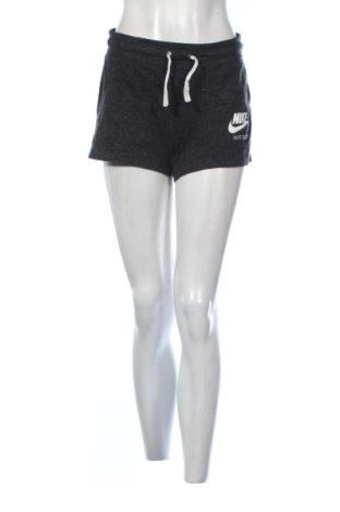 Pantaloni scurți de femei Nike, Mărime S, Culoare Gri, Preț 110,23 Lei, #137384426