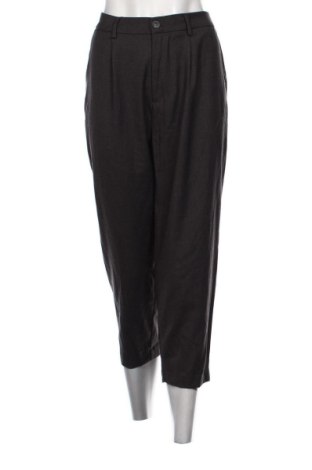 Pantaloni de femei Rinascimento, Mărime L, Culoare Gri, Preț 132,00 Lei, #137339231