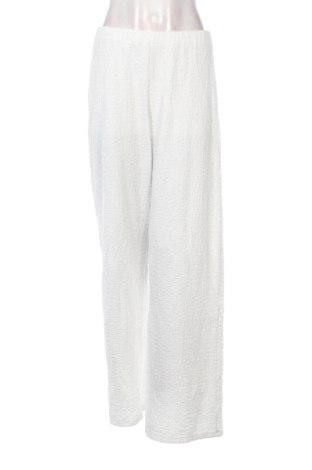 Дамски панталон Bershka, Размер M, Цвят Бял, Цена 11,00 €, #137341544