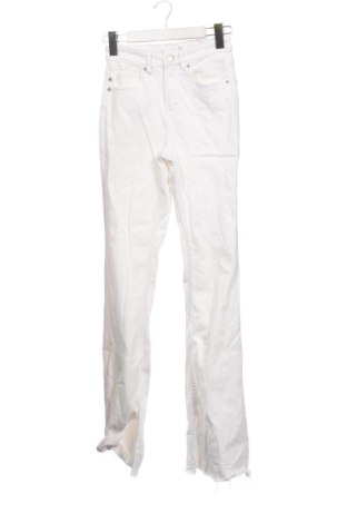 Дамски панталон Stradivarius, Размер XS, Цвят Бял, Цена 12,05 €, #137348550