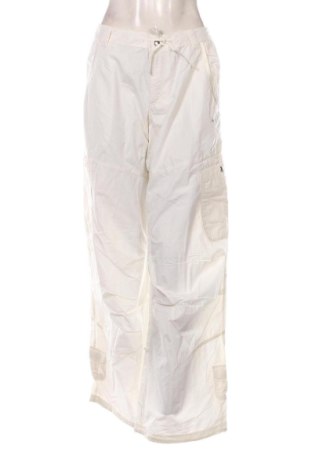 Pantaloni de femei Nike, Mărime L, Culoare Alb, Preț 144,00 Lei, #137367170