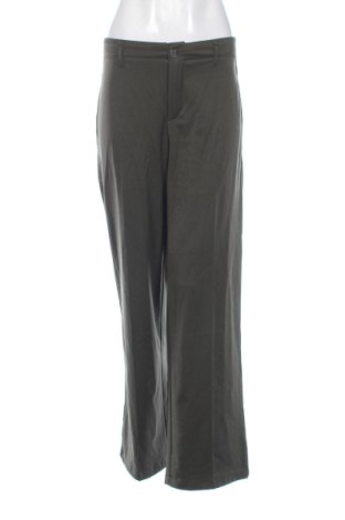 Dámske nohavice Bershka, Veľkosť M, Farba Zelená, Cena  17,00 €, #137371587