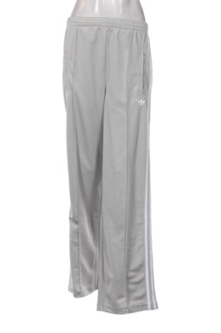 Дамско спортно долнище Adidas Originals, Размер S, Цвят Сив, Цена 48,06 €, #137384524