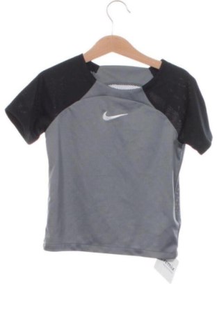 Tricou pentru copii Nike, Mărime 3-4y/ 104-110 cm, Culoare Gri, Preț 96,00 Lei, #137281729
