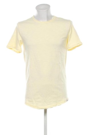Ανδρικό t-shirt Only & Sons, Μέγεθος S, Χρώμα Κίτρινο, Τιμή 16,99 €, #137369965
