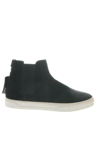 Férfi cipők
 Pull&Bear, Méret 43, Szín Fekete, Ár 10 079 Ft, #137337031