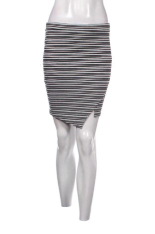 Fustă Gate Woman, Mărime S, Culoare Multicolor, Preț 31,49 Lei, #137357310