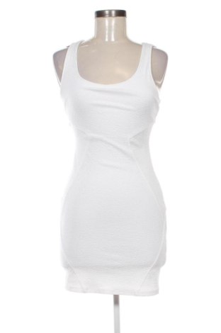 Rochie Bershka, Mărime M, Culoare Alb, Preț 73,49 Lei, #137367781