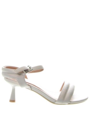 Sandalen Betsy, Größe 37, Farbe Ecru, Preis 27,24 €, #137312407