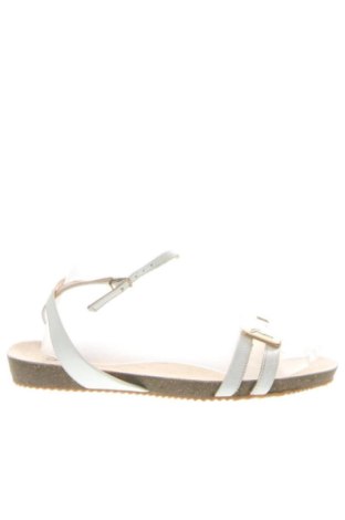 Сандали Guess, Размер 40, Цвят Бял, Цена 61,92 €, #137372404
