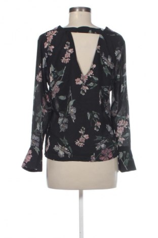 Damen Shirt Gina Tricot, Größe M, Farbe Mehrfarbig, Preis 1,99 €