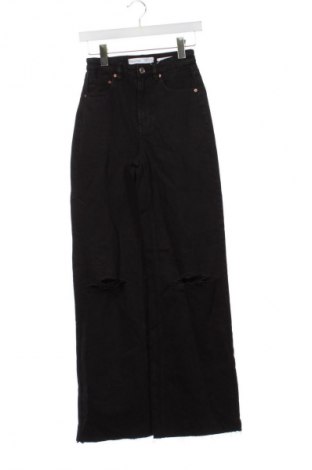 Γυναικείο Τζίν Bershka, Μέγεθος XS, Χρώμα Μαύρο, Τιμή 17,99 €