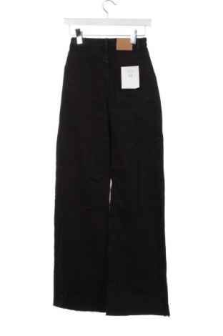 Γυναικείο Τζίν Bershka, Μέγεθος XS, Χρώμα Μαύρο, Τιμή 17,99 €