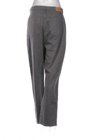 Дамски дънки NA-KD, Размер L, Цвят Сив, Цена 13,29 €