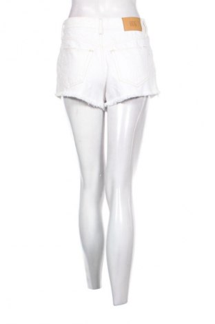 Dámské kraťasy  BDG, Velikost S, Barva Bílá, Cena  49,00 Kč
