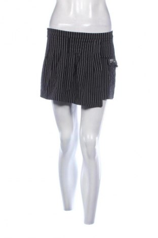 Damen Shorts Bershka, Größe S, Farbe Mehrfarbig, Preis 1,99 €