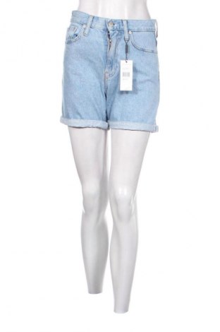 Γυναικείο κοντό παντελόνι Calvin Klein Jeans, Μέγεθος S, Χρώμα Μπλέ, Τιμή 80,99 €, #132795961