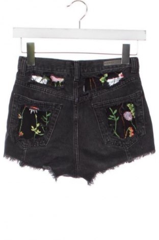 Дамски къс панталон Guess, Размер XS, Цвят Многоцветен, Цена 19,42 €