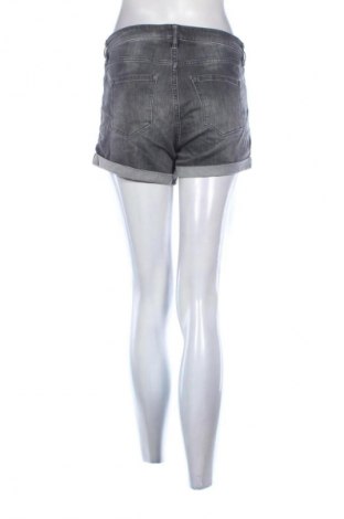 Dámské kraťasy  H&M, Velikost M, Barva Černá, Cena  89,00 Kč