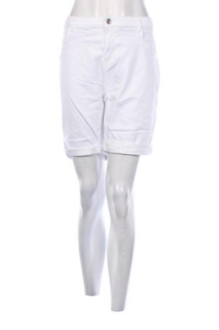 Dámské kraťasy  ONLY Carmakoma, Velikost XL, Barva Bílá, Cena  269,00 Kč