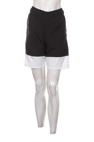 Γυναικείο κοντό παντελόνι PUMA, Μέγεθος S, Χρώμα Μαύρο, Τιμή 7,99 €
