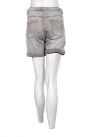 Дамски къс панталон Tom Tailor, Размер L, Цвят Сив, Цена 5,62 €