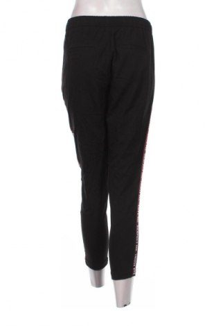 Γυναικείο παντελόνι Bershka, Μέγεθος S, Χρώμα Μαύρο, Τιμή 2,99 €