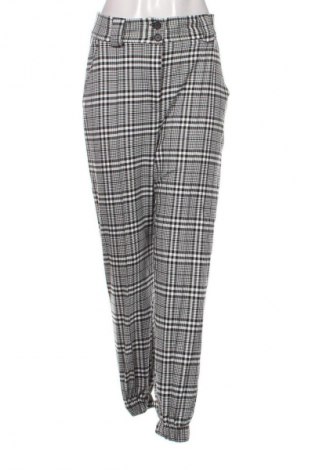 Damenhose Bershka, Größe M, Farbe Mehrfarbig, Preis 2,99 €