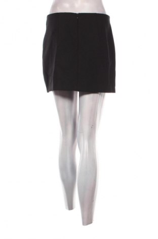 Пола Bershka, Размер M, Цвят Черен, Цена 2,04 €