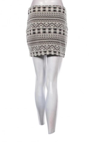 Пола Bershka, Размер M, Цвят Многоцветен, Цена 8,72 €