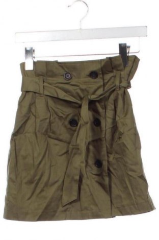Пола Bershka, Размер XS, Цвят Зелен, Цена 3,06 €