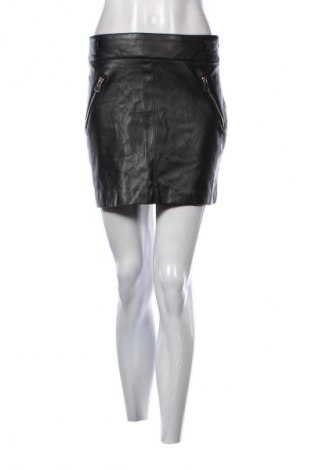 Пола Bershka, Размер M, Цвят Черен, Цена 4,09 €