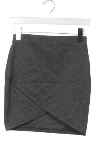 Пола Gina Tricot, Размер XS, Цвят Сив, Цена 2,04 €