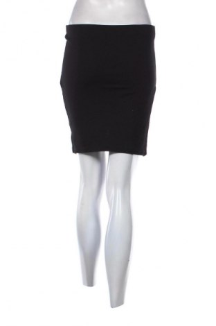 Пола Gina Tricot, Размер S, Цвят Черен, Цена 9,20 €