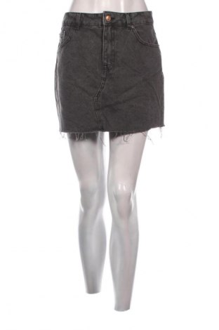 Пола H&M Divided, Размер M, Цвят Черен, Цена 2,55 €