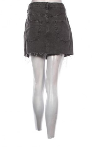 Пола H&M Divided, Размер M, Цвят Черен, Цена 2,55 €