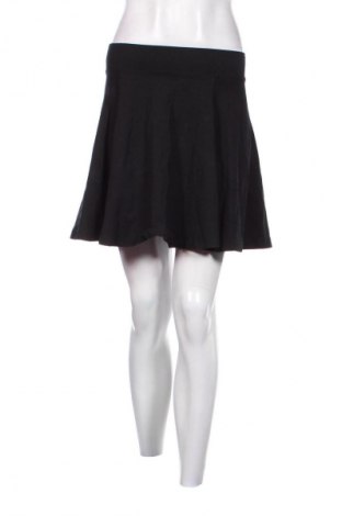 Пола H&M Divided, Размер S, Цвят Черен, Цена 7,71 €