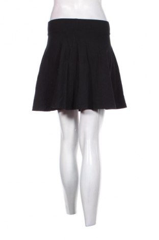 Пола H&M Divided, Размер S, Цвят Черен, Цена 7,71 €