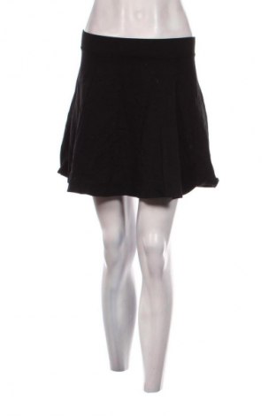 Пола H&M Divided, Размер S, Цвят Черен, Цена 2,55 €