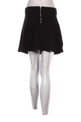 Пола H&M Divided, Размер S, Цвят Черен, Цена 2,55 €