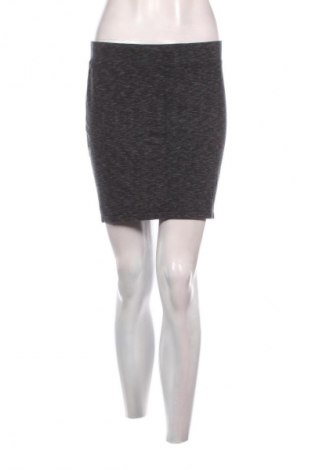 Пола H&M Divided, Размер M, Цвят Многоцветен, Цена 2,04 €