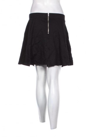 Пола H&M Divided, Размер M, Цвят Черен, Цена 2,04 €