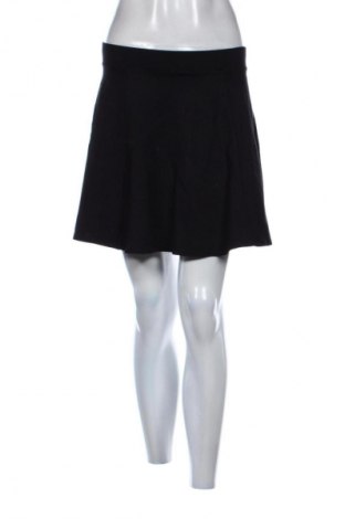 Пола H&M Divided, Размер S, Цвят Черен, Цена 2,04 €