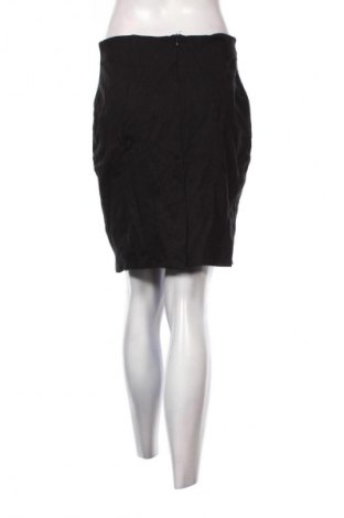 Пола NEW COLLECTION, Размер M, Цвят Черен, Цена 2,04 €