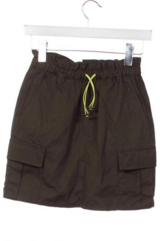 Пола Pull&Bear, Размер S, Цвят Зелен, Цена 2,04 €