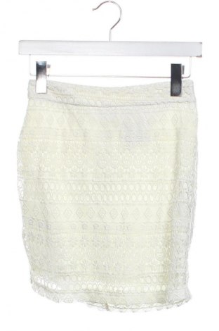 Пола Stradivarius, Размер XS, Цвят Бял, Цена 3,06 €