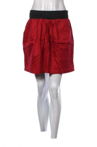 Пола Vero Moda, Размер M, Цвят Червен, Цена 2,04 €