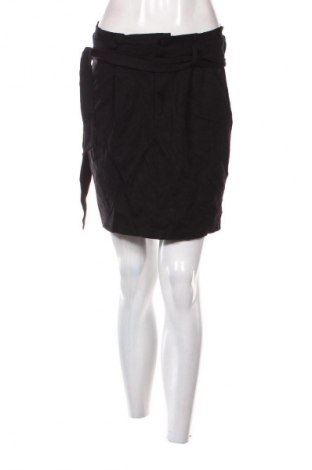 Пола Vero Moda, Размер M, Цвят Черен, Цена 2,04 €